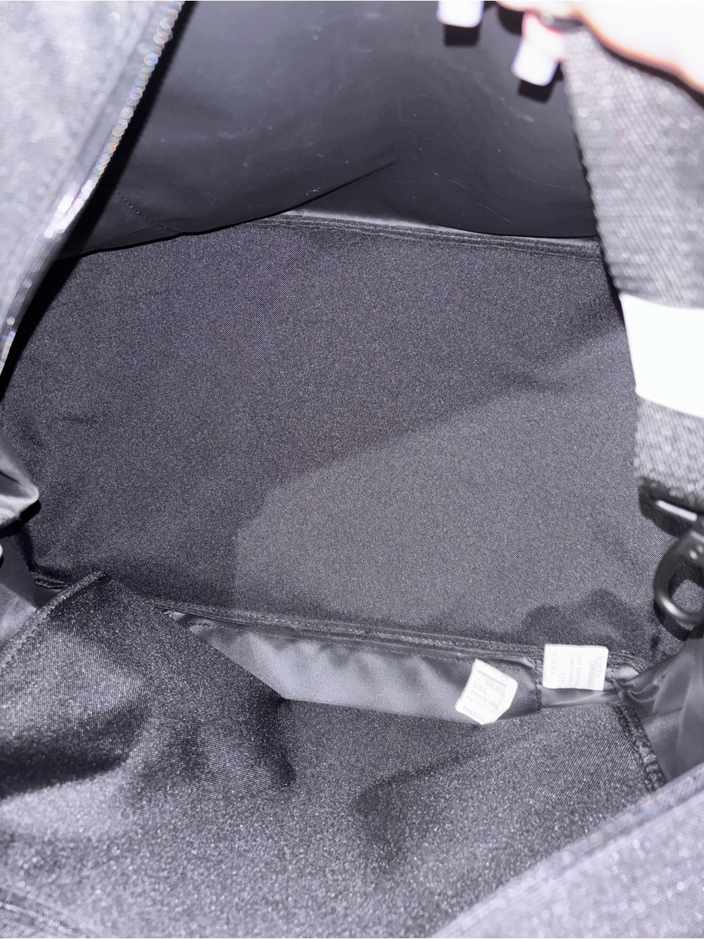 BEIS The BÉISics Duffle 
in Black - Picture 7 of 9